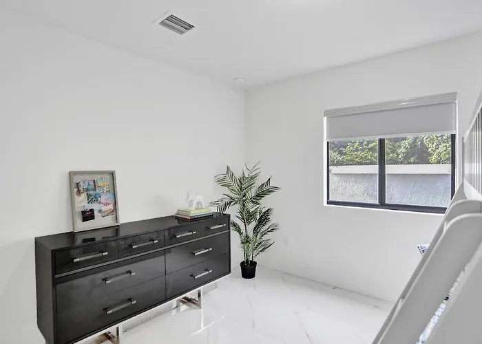 Renzzi Wynwood Apartments Miami