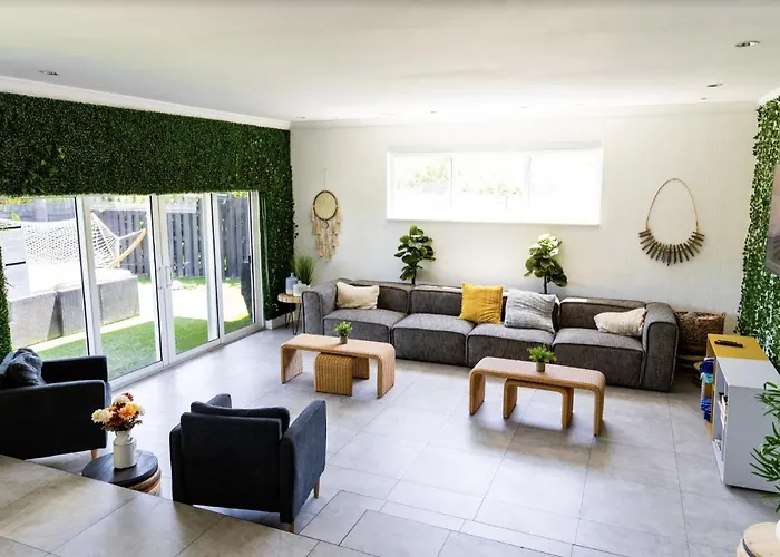 Miami Cozi Villa - Heated Pool & Hot Tub