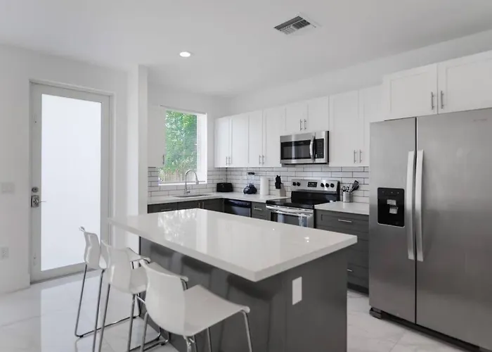 Spectacular 3 Bedrooms House, Spacious And Bright Miami