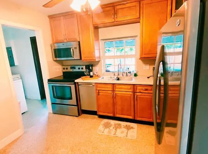 Beautiful Miami Home 13 Minutes Away From Mia