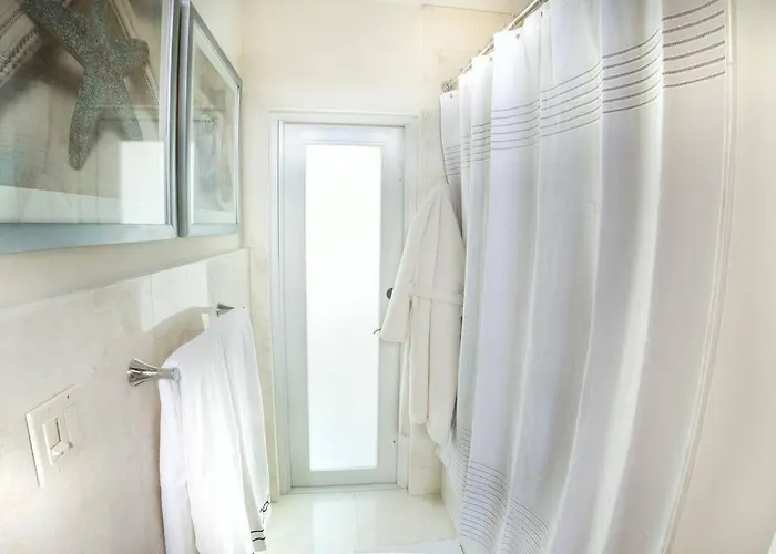 Villa At St. James Place “H”, Luxury, Pet Friendly Miami