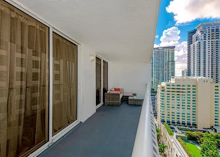Lovely Condo With City & Ocean Views. Sleep Up To 6 People! Miami