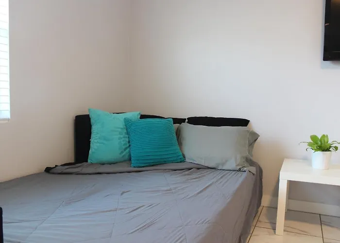 6Br/3Bath + House Plus Guest House + Heated Private Pool + Game Room + Sleeps 15 Comfortably + Family Fun Miami