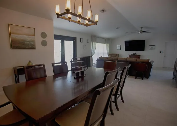 South Miami Luxury House With Hot Tub And Pool Table Villa