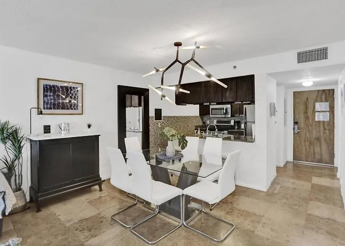 Located In Brickell, With A Balcony, Pool, Free Parking, Miami Views Villa