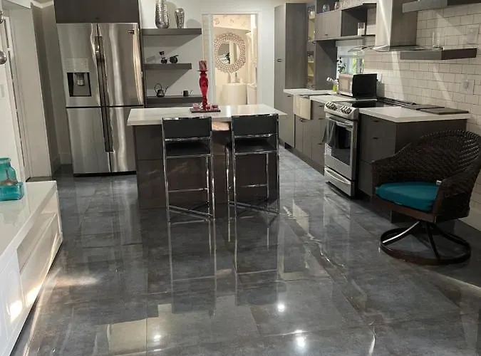 Cozy Triplex Centrally Located Villa Miami