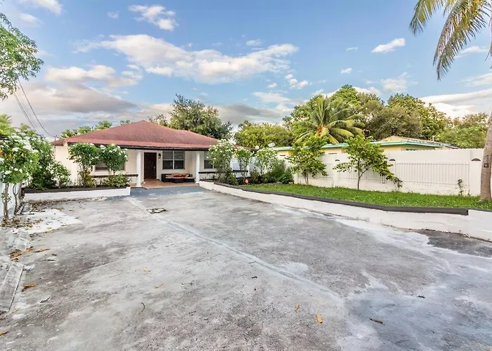 Huisdiervriedelijke Bright & Cozy Duplex ~ Near South Beach & Wynwood! Miami