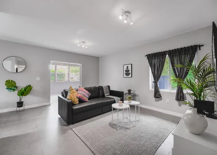 Awesome Duplex On The East Side Of Miami Villa