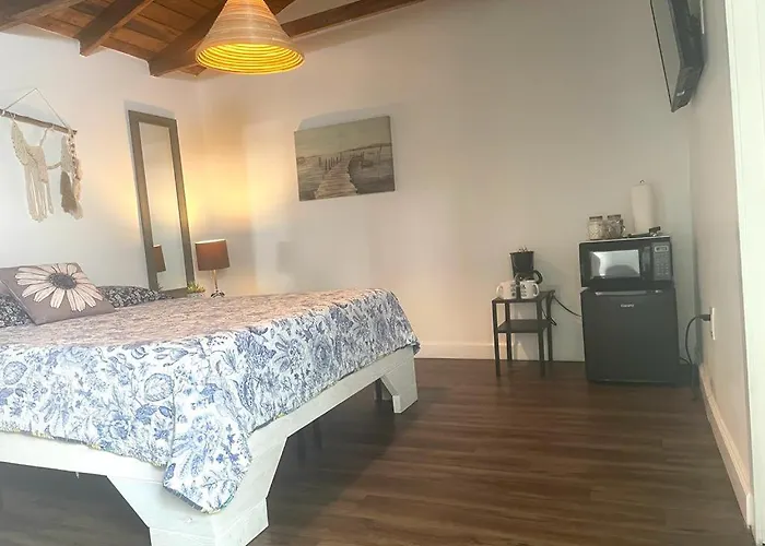 Private Studio Cabin Steps From Calle 8 Miami