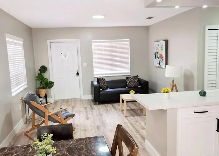 *Beautiful Family House 3 Bd/2 Bathrooms+Backyard* Miami