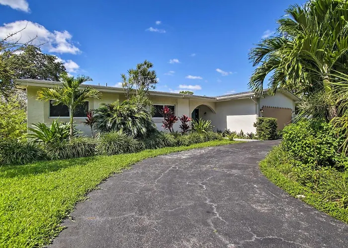 North Miami Home With Screened-In Patio And Pool! com piscina